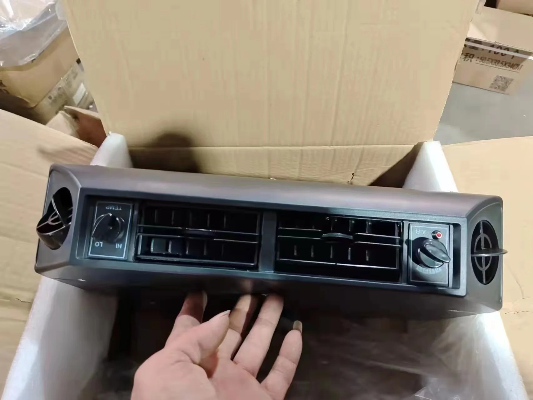 Universal A/C System for RV Vans Classic Cars Pickup Trucks  Cooler 12V DC Car Air-conditioner
