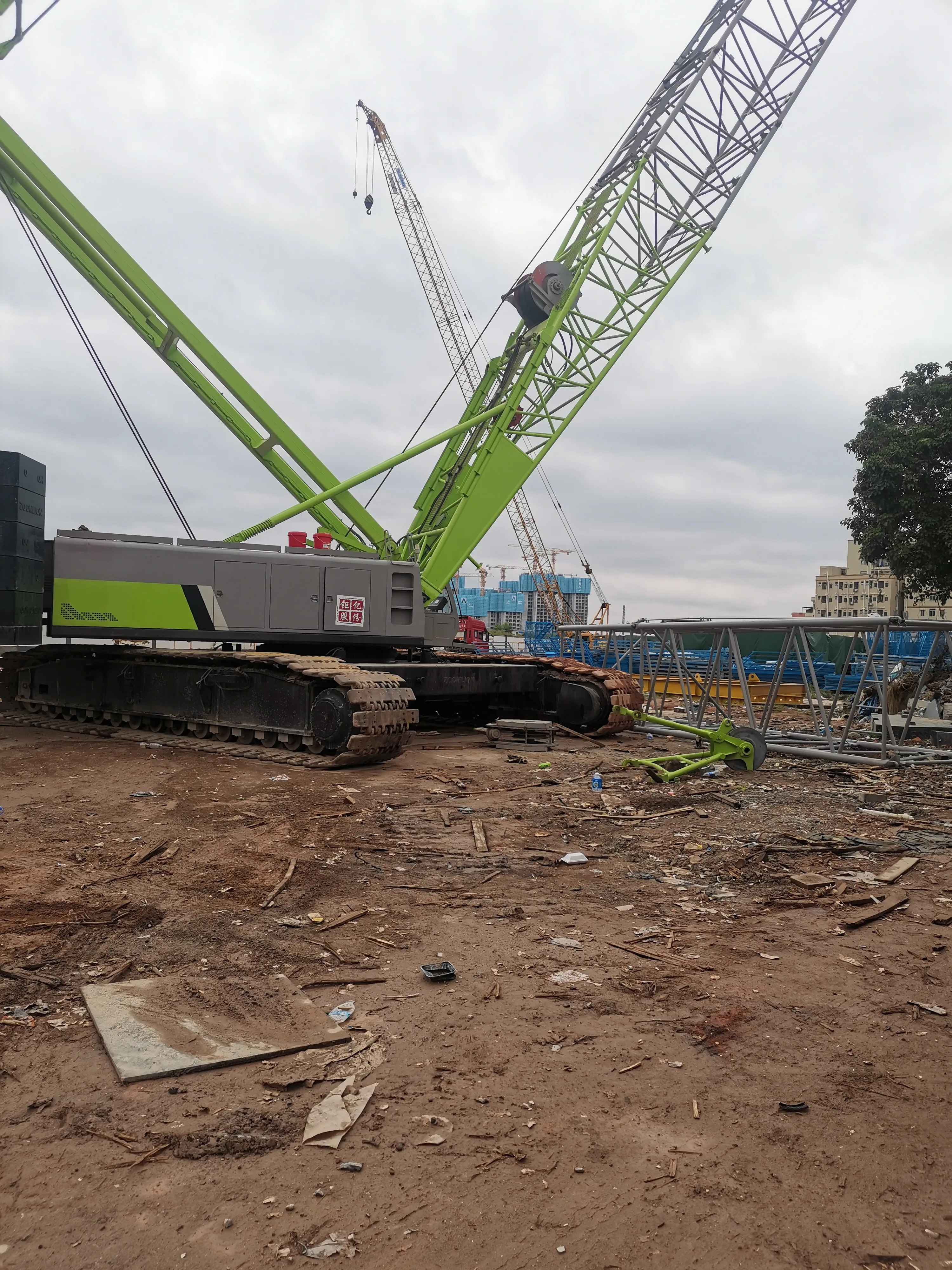 Good Condition Zoomlion 260T Used Crawler Crane QUY260 Energy Efficiency