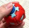 Bola de presionar y girar - roja/azul