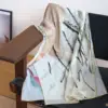 Longue écharpe en soie
