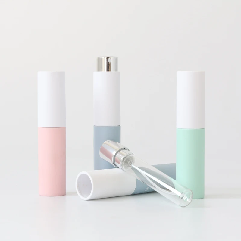 Wholesale 5ml 8ml 10ml 15ml 20ml 30ml Matte Black White Refillable Twist Spray Bottle Mini Travel Perfume Atomizer