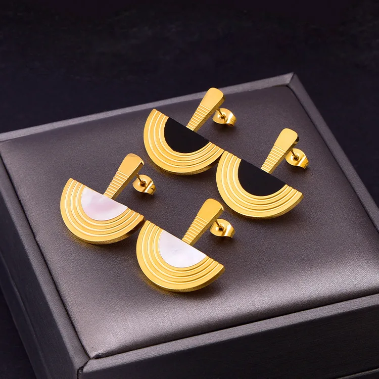 New Design Pearl Shell  Top Quality Waterproof 18K Gold Titanium Steel Popular Jewelry Necklace Earrings Sets for Women