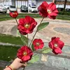 Fleur de papillon rouge