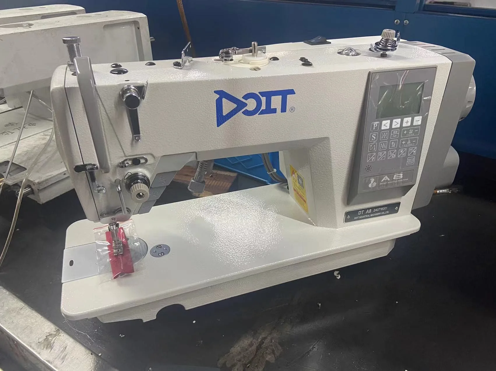 DT-A8  Computerized Direct Drive Single-Needle Lockstitch Industrial Sewing Machine With Stepping Motor