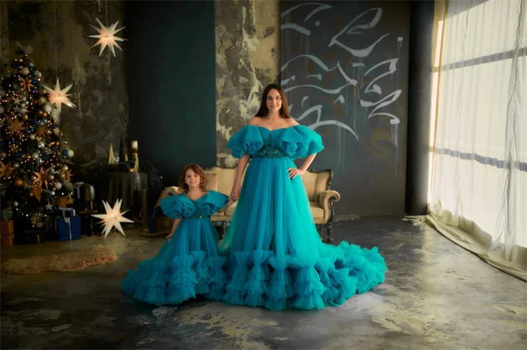 Luxury Off Shoulder Gorgeous Mother Daughter Matching Tulle Fluffy Dresses Ruffle Train Evening Party Prom Gown