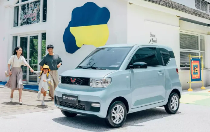 Электромобиль Hongguang Mini ev