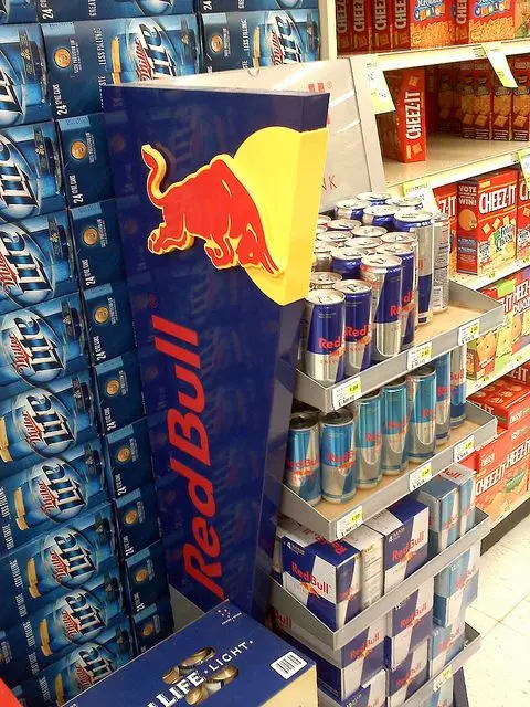 カスタムスーパーマーケットショップレッドブルディスプレイ