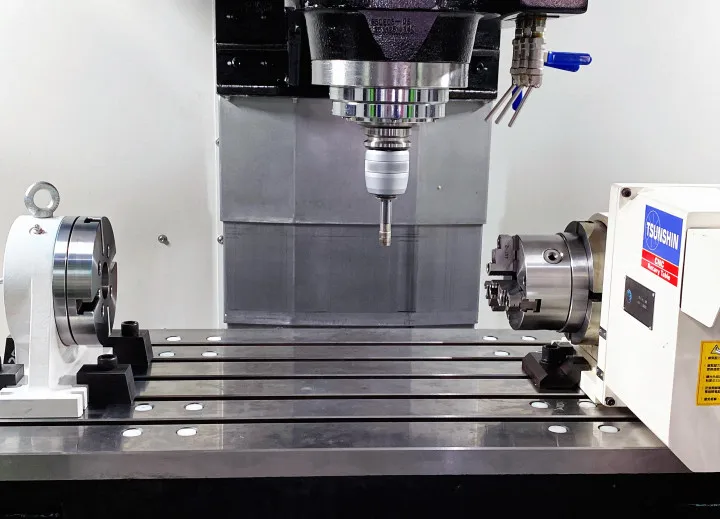 Mini CNC Milling Machine Multi Spindle XH7126 Japan Aluminium Profile Vertical Machining Center