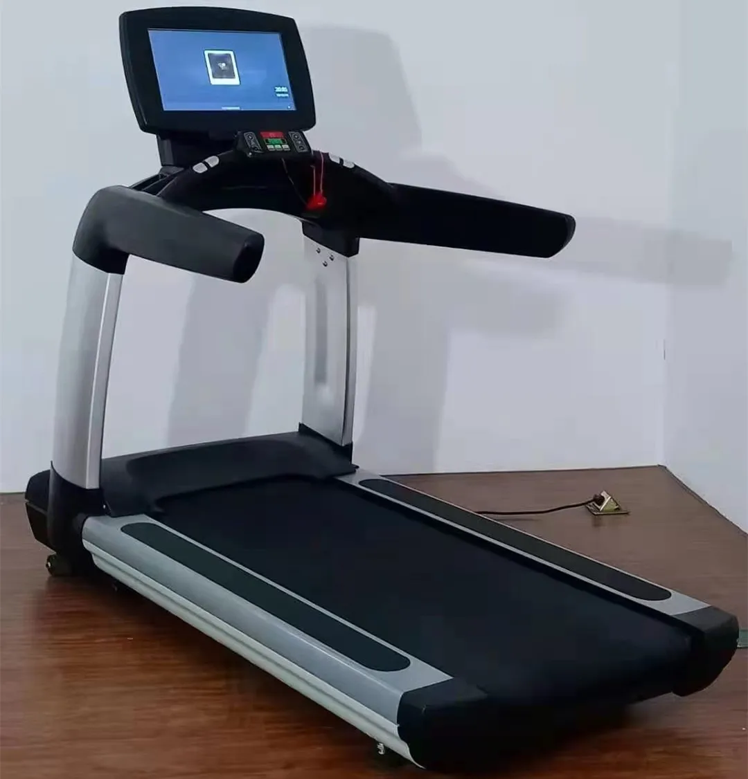 Programmable Touch Screen with TV Treadmill Big Screen Commercial Treadmill