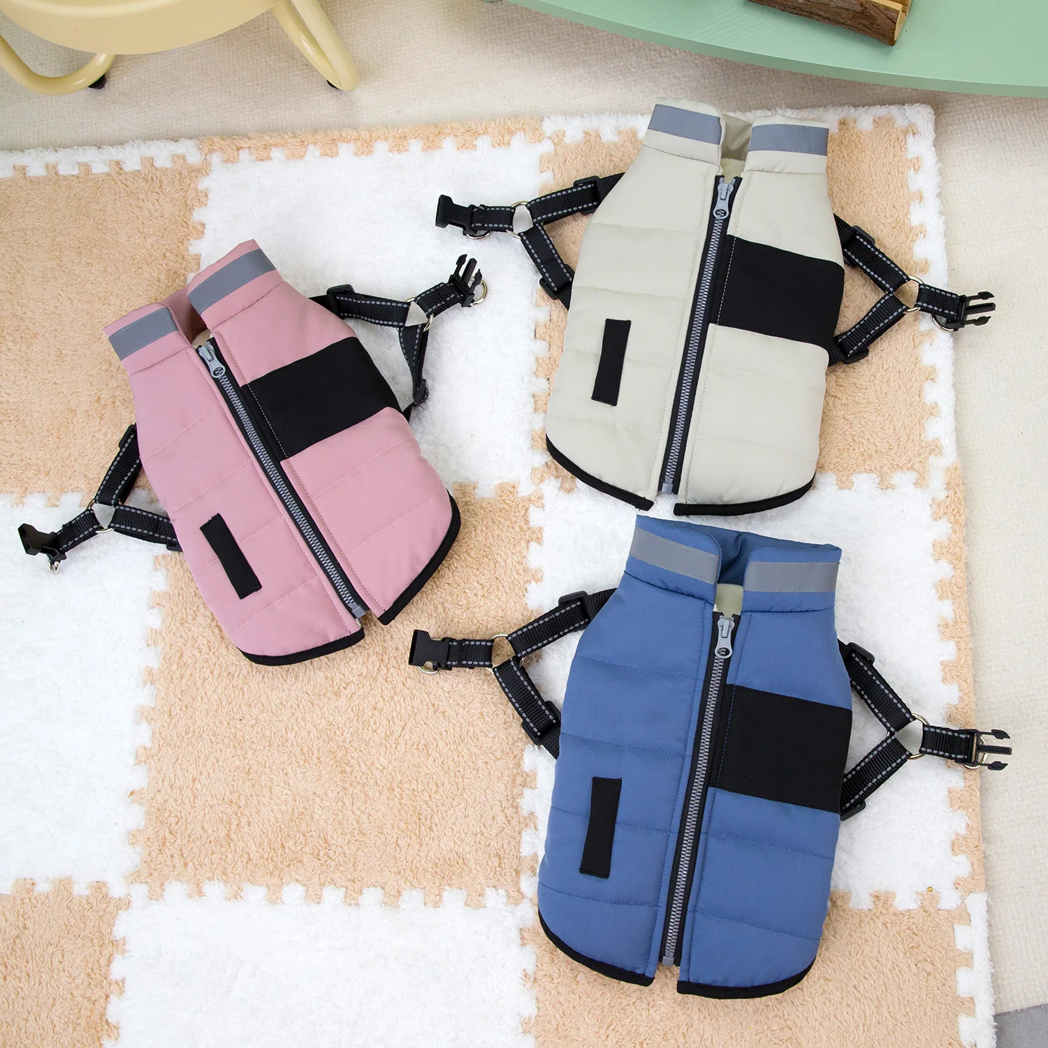Wholesale New Winter Warm Dog Jackets Padded-Cotton Vest Coat with D Leash Ring Fabric Apparel Print Pattern Dog Clothes