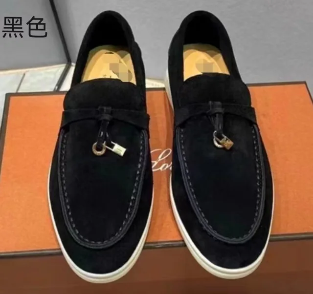 A pair of soft-soled casual women's comfortable real leather shoes with classic loafers single shoes
