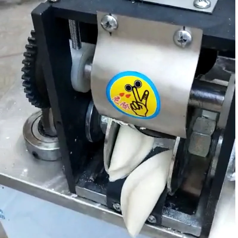 Automatic Mach Momo Gh 100 Dumpling Samosa Dimsum Chinois a Cappelletti Ravioli Make Process Machine with Egg