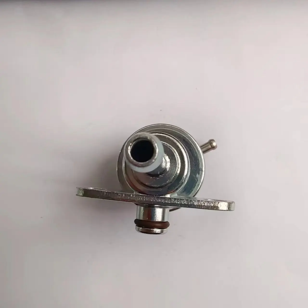 Automotive Fuel Pressure Regulator For Toyota Mazda Suzuki Pontiac