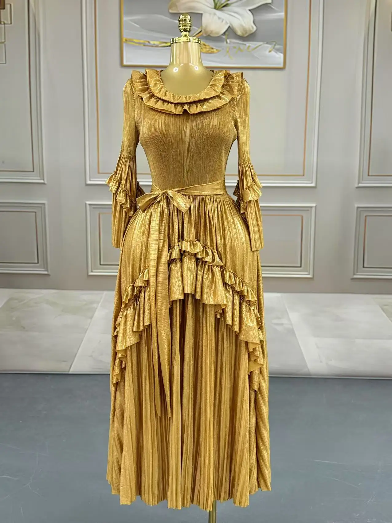 luxury elegant european dress European and American ribbon design, luxurious rhinestone elegant ballroom gown, Miss Universe beauty pageant gown, model runway