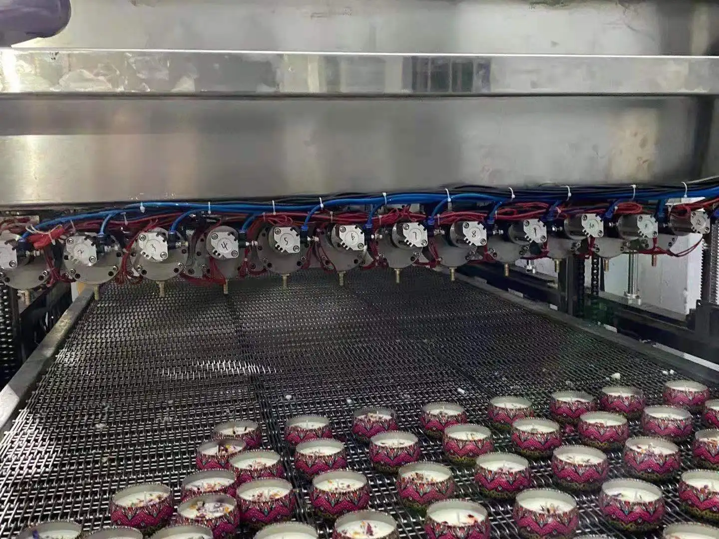 Full Automatic Customer Candle Produce Line with 12 Filling Pumps Filling Machine for Tealigh Glass Candle Suitable for Wax