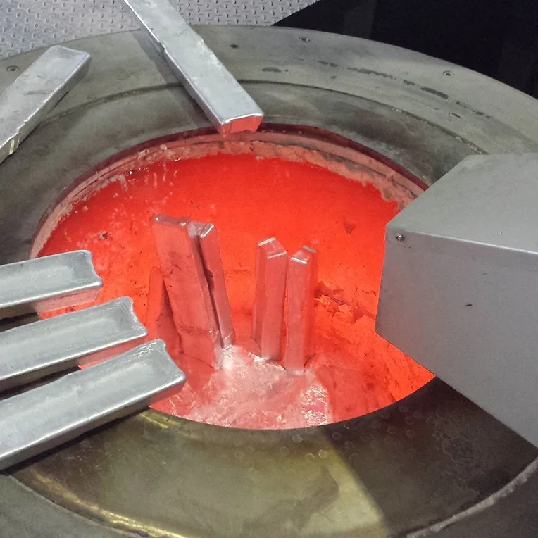 Lab University Testing 50 KG Aluminum Melting Holding Crucible Furnace for Aluminum Ingot