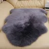 Gris oscuro