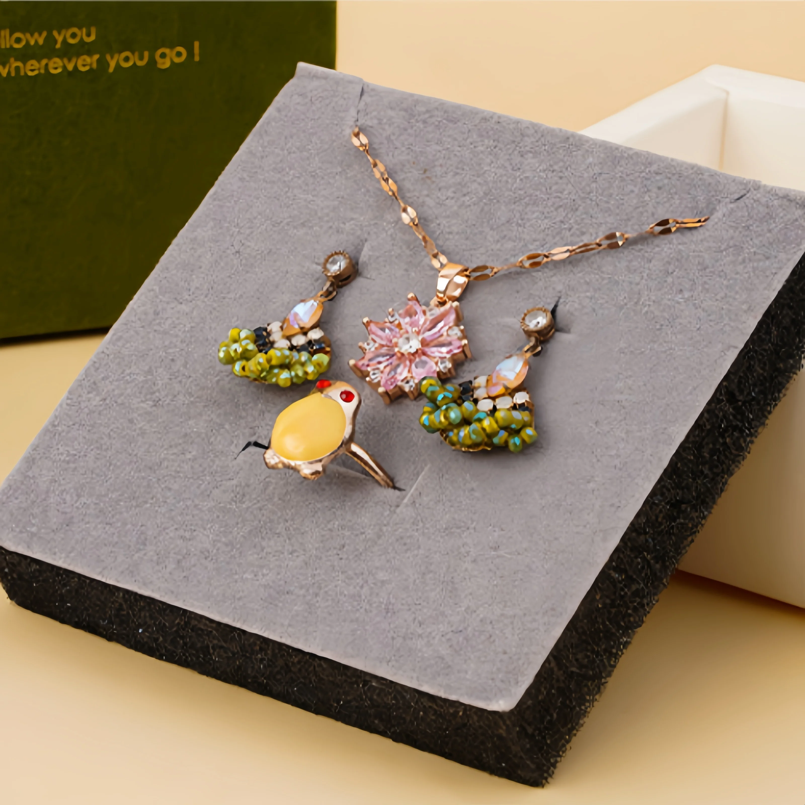 Custom Soft Foldable Cardboard Sliding Drawer Gift Box Carton With Handle Gift Jewelry Display Box With Flocked Foam Insert
