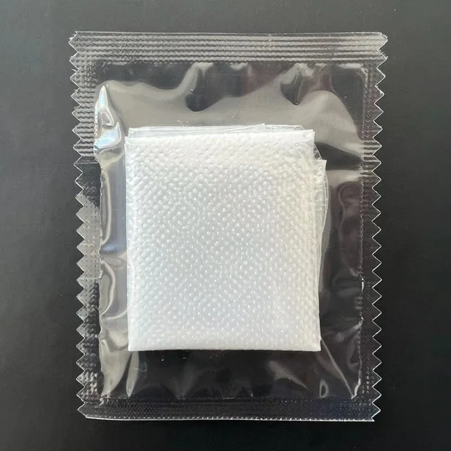 Disposable gloves are individually packaged     two pcs in a small bag  food-grade catering kitchen 200 pairs per medium bag