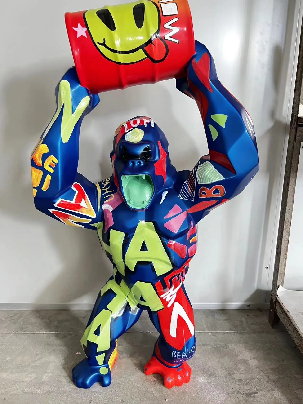 Gorilla Animal Statue Life Size Apes for Garden Decoracion Wholesale Modern Creative Resin King Kong Nordic Style Custom
