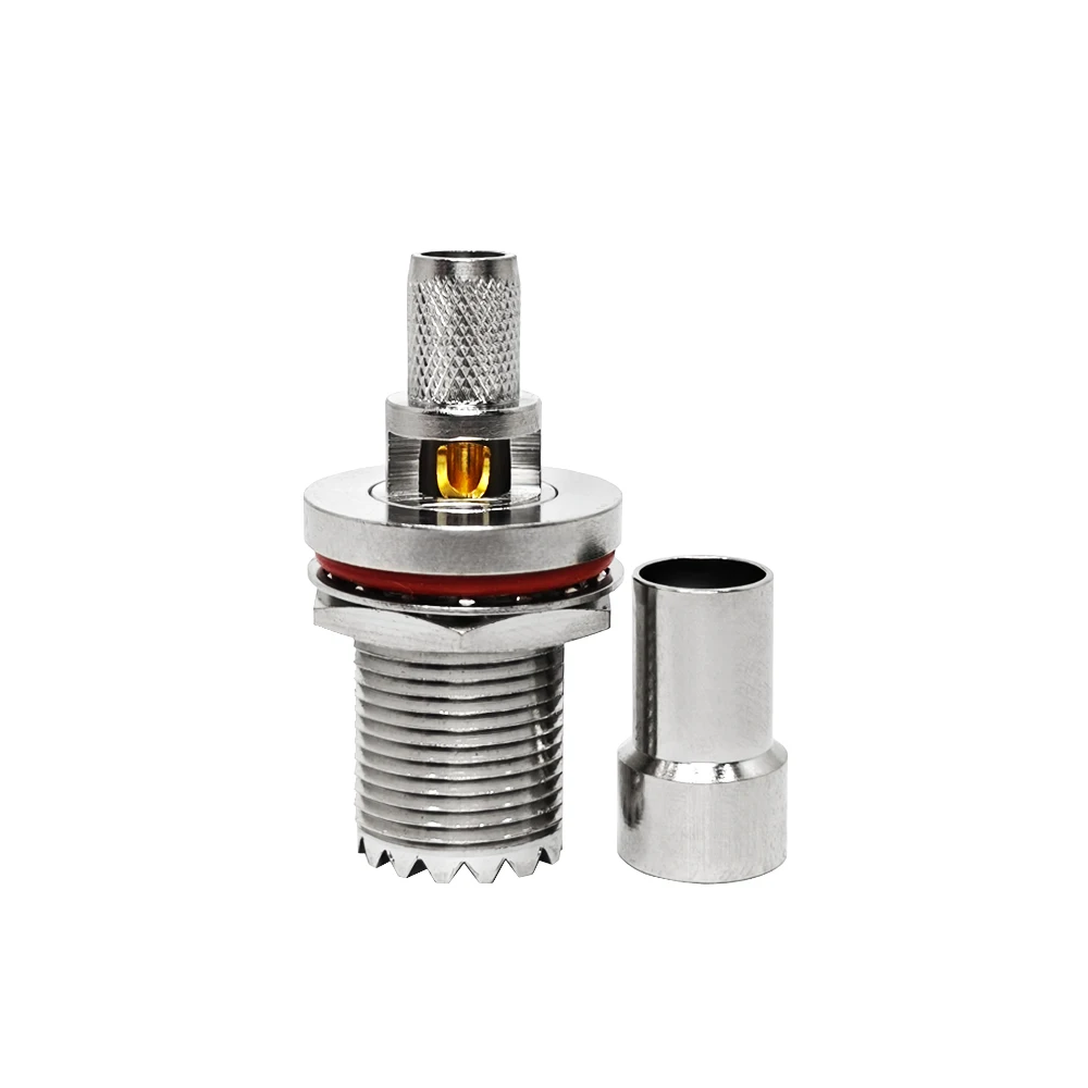 预组装 UHF 隔板面板安装母头至 LMR300 电缆