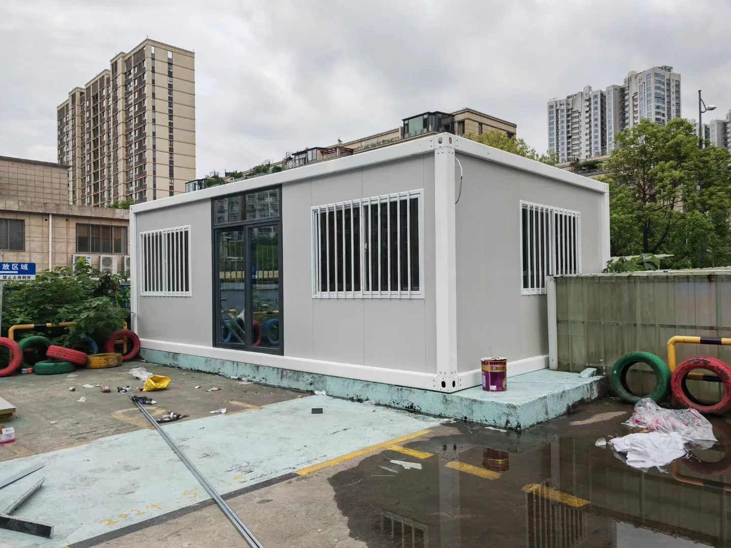 SKYLINE European Prefab Villa Durable Expandable Living Container House Made Sandwich Panel Material 3D Printed Container House