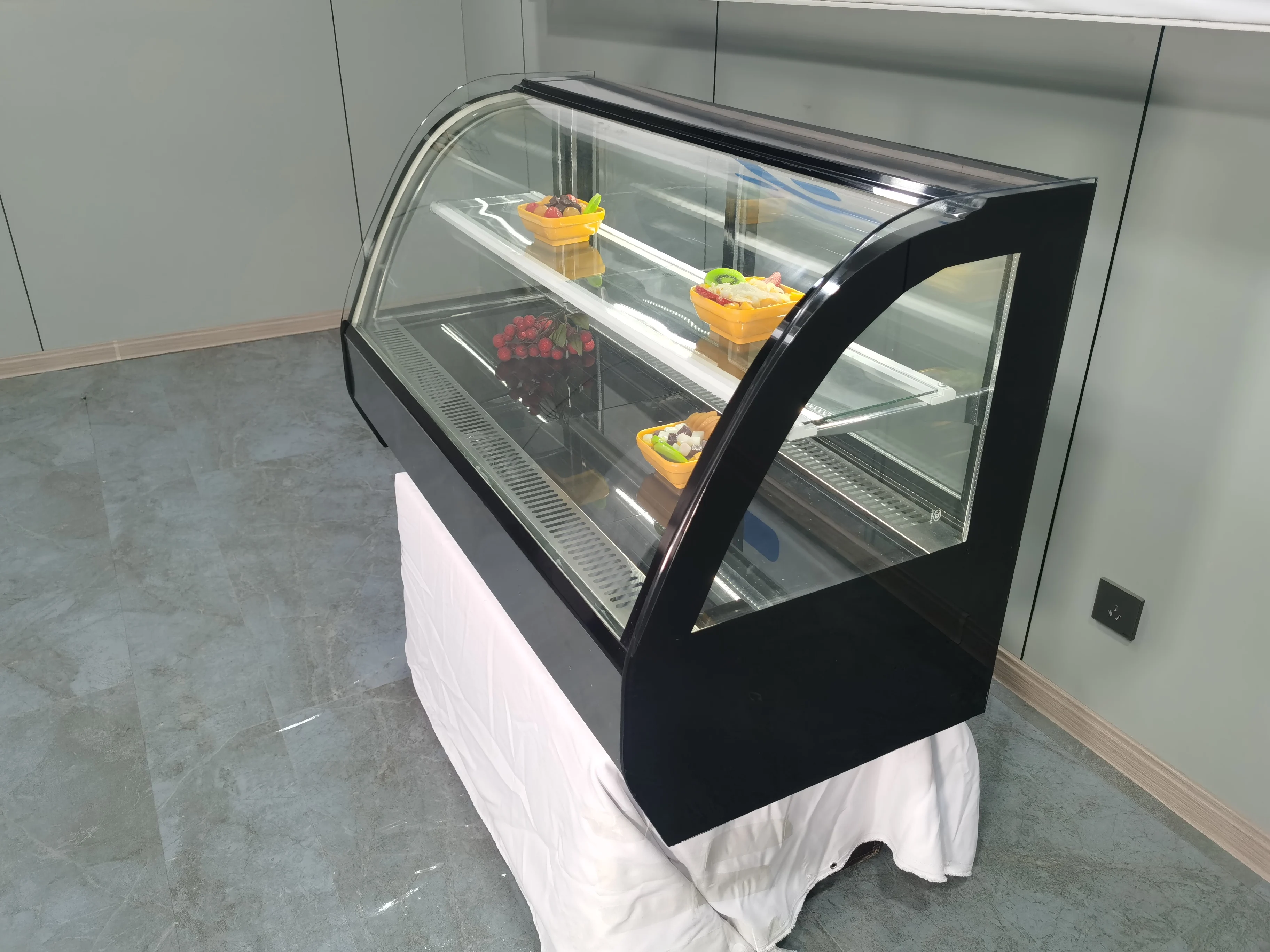Cake Refrigerator Direct/air Cooling Fridge Refrigerator Desktop/vertical showcase Cake Display Refrigerator for Sale Commercial