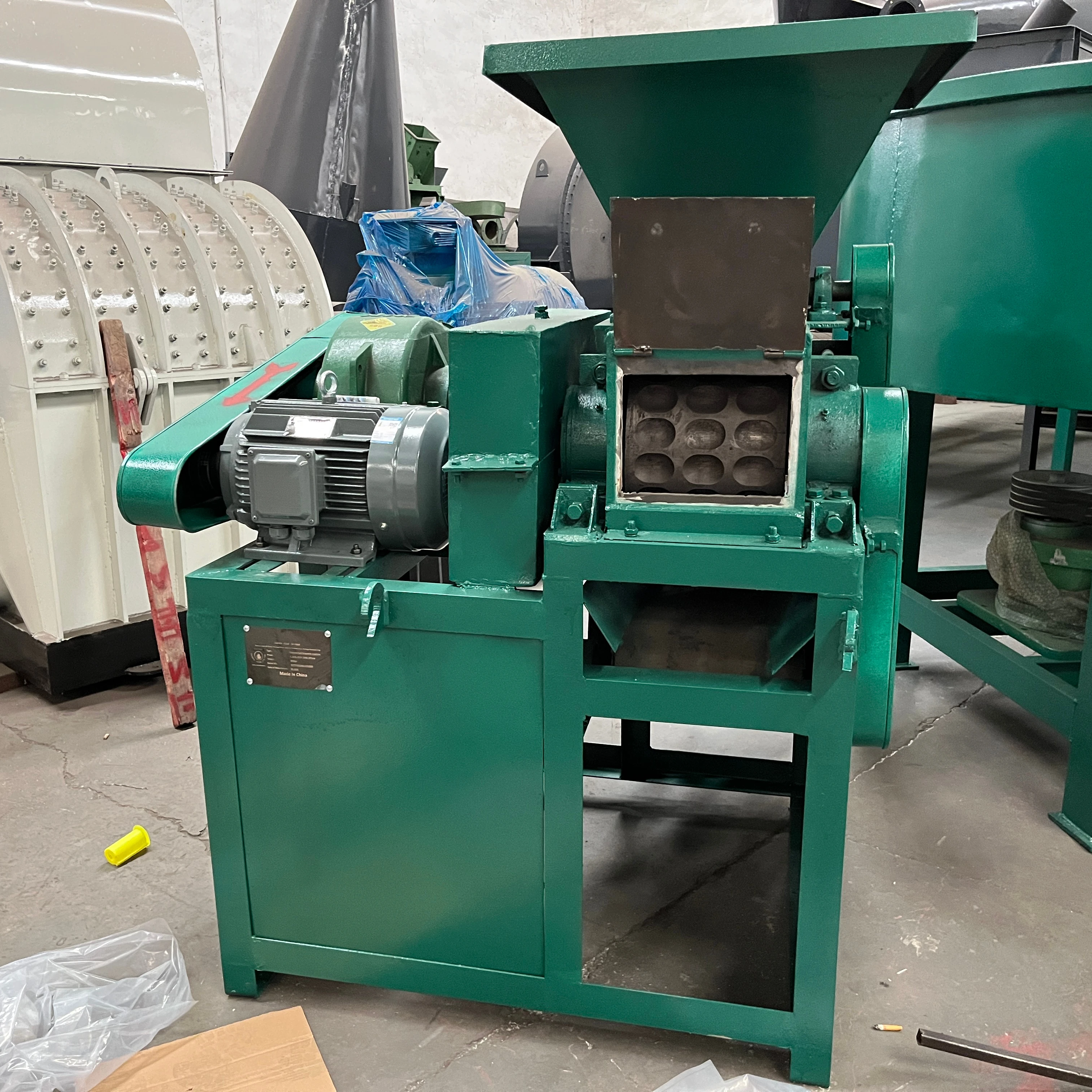 Diesel Engine Charcoal Briquettes Making Machine Small Coal Ball Pillow Press Machine Briquette De Carbon Price