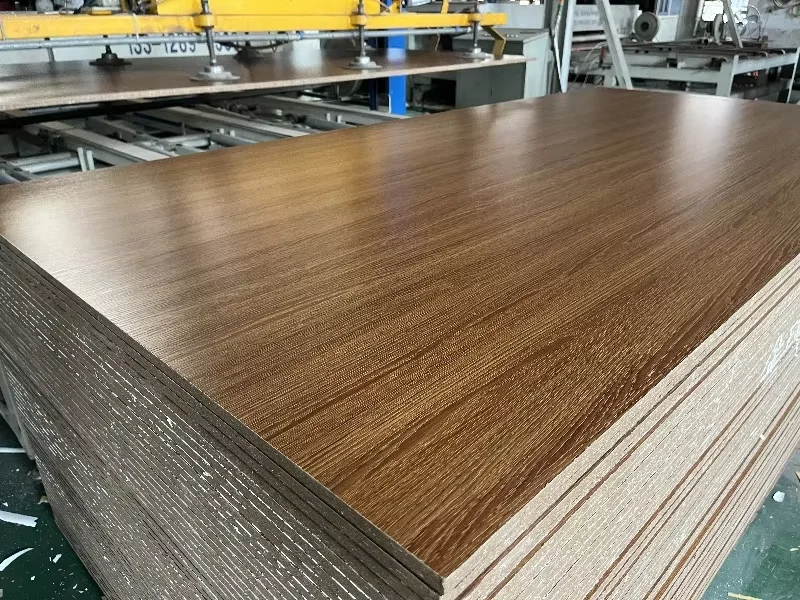 High Quality 1220*2440Mm Particle Board High Density MDF Fiberboard Paint-Free for Bedroom Application E1 Formaldehyde Emission