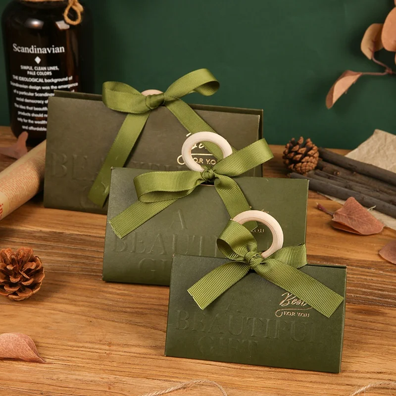 Luxury Triangle High End Handle Packaging Box Kraft Paper Wedding Collapsible Candy Box