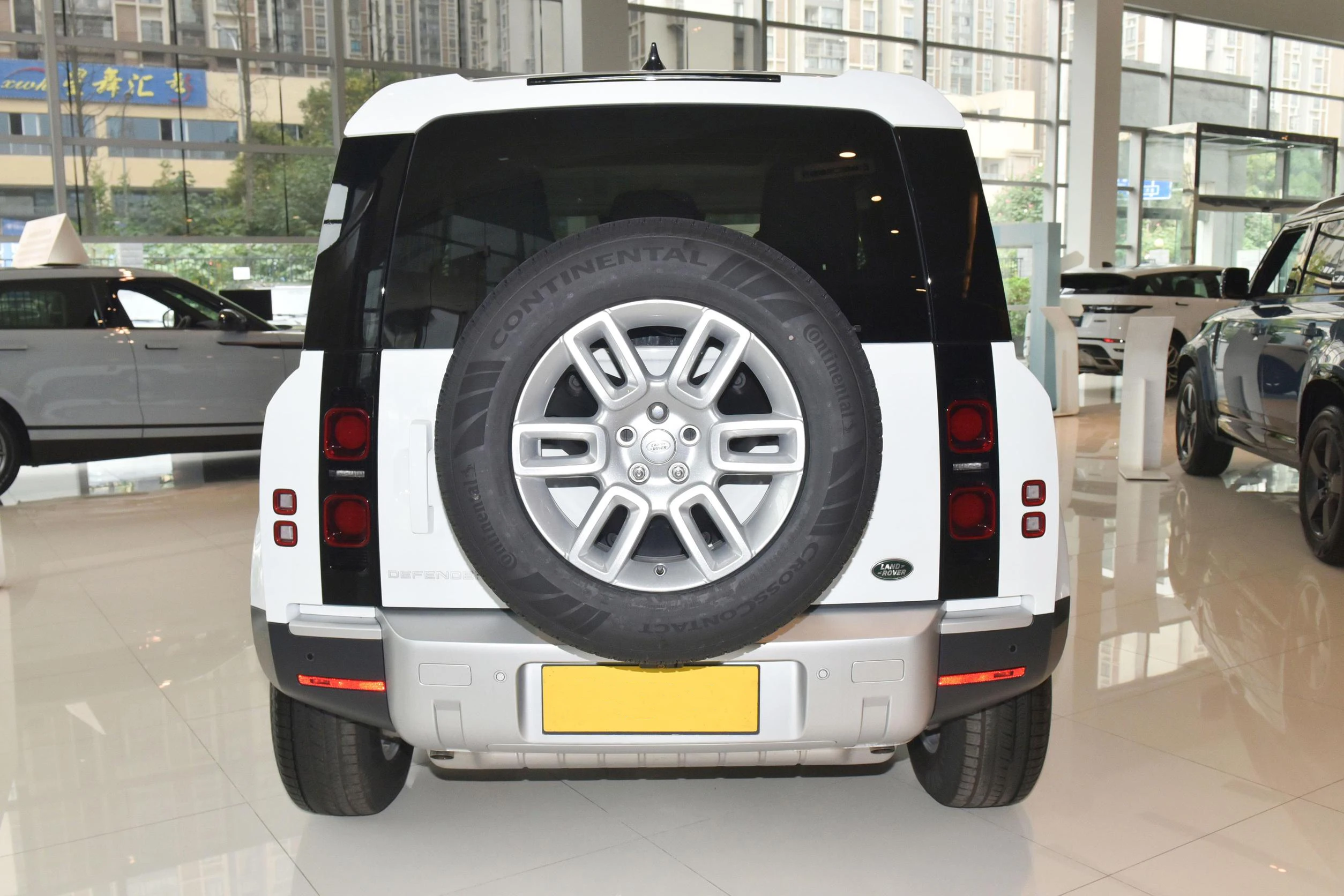 Land Rover Defender SUV supplier