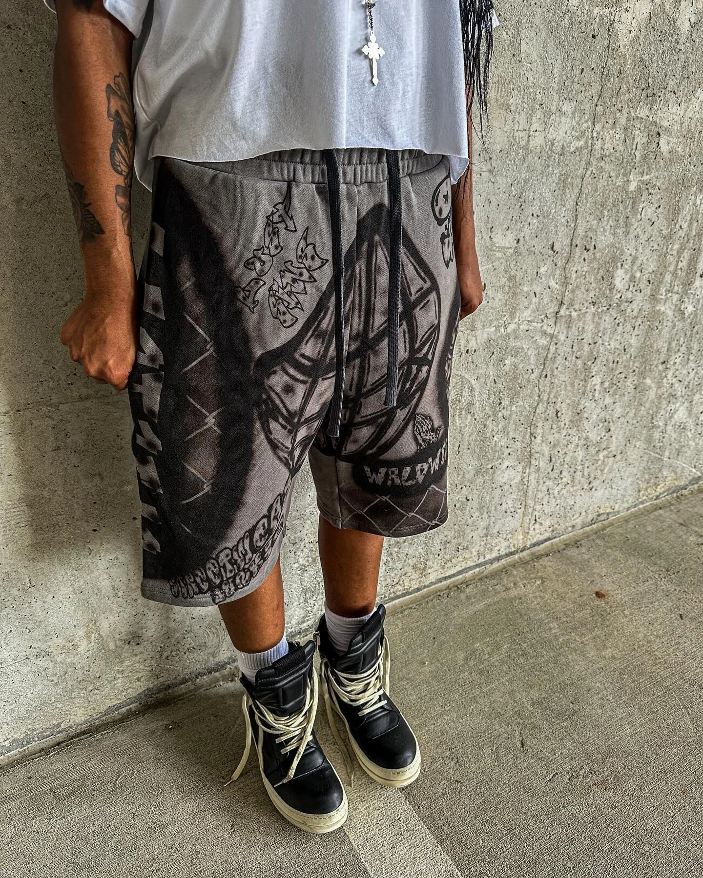 Custom Unisex Heavyweight Graffiti Vintage Acid Wash Sun Faded Baggy Short Pant Cotton Streetwear Casual Men High Waist Short gallery 2