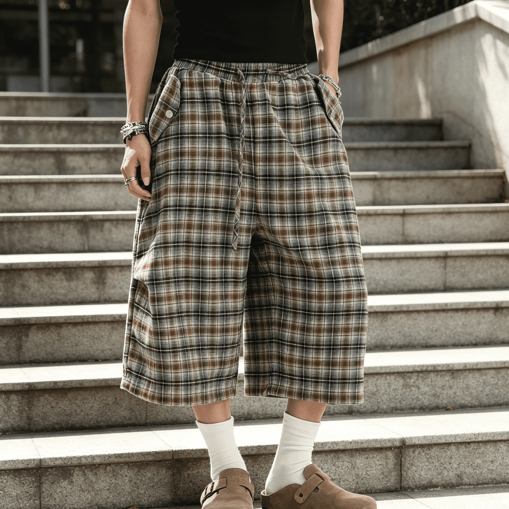 Custom Wholesale Brown Grid Seven Minute Pants Men Baggy Oversized Side Pocket Functional Elastic Drawstring Street Trousers gallery 4