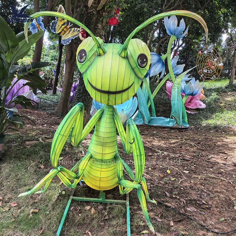Chinese Silk Lantern Supplies Handcraft Giant Insect Silk Lantern Mantis for Garden Park