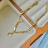Bracciale quadrato in oro con trifoglio scavato