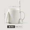 Tasse blanc ivoire avec couvercle et cuillère