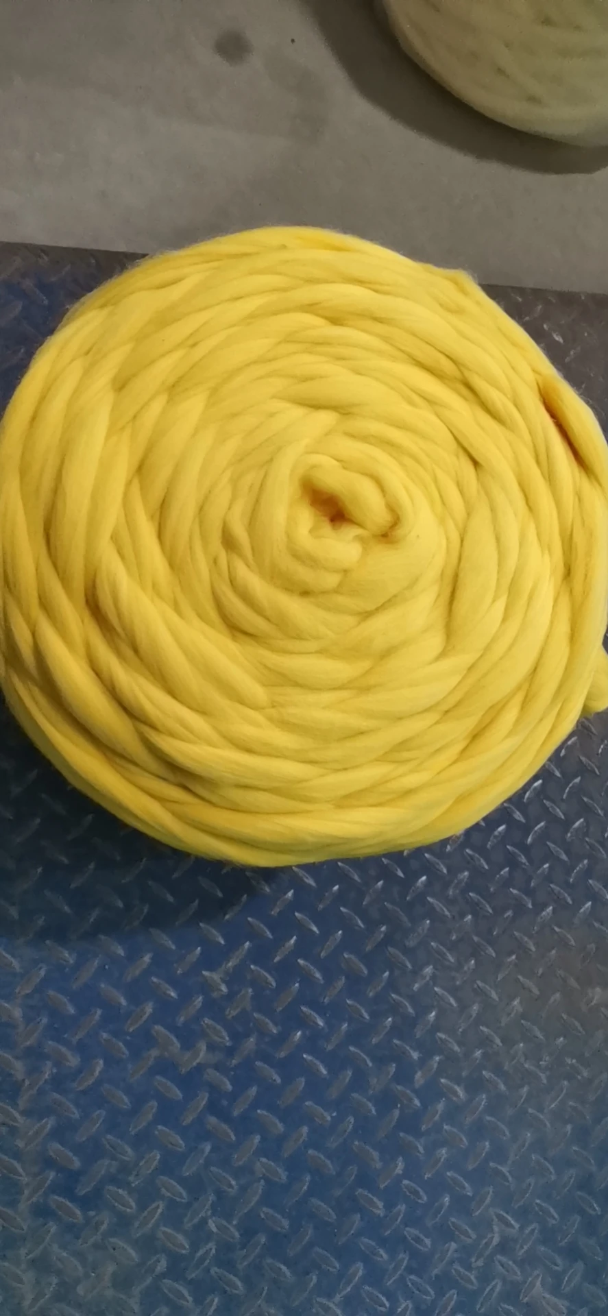 Wholesale Dyed Or Colored Wool Roving 2123 Micron Chunky Merino Wool