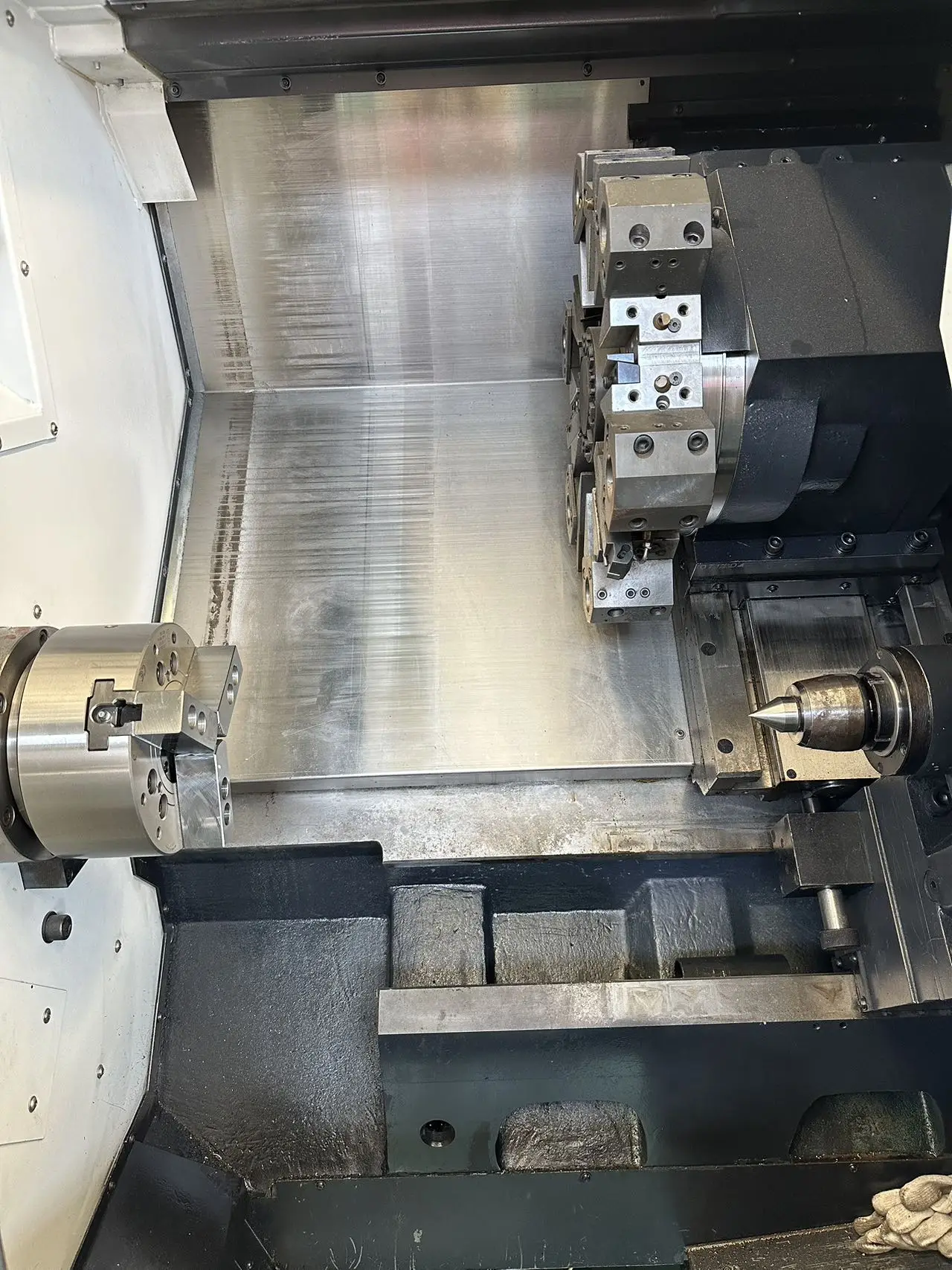 New Arrival Secondhand South Korea Doosan PUMA-240B  CNC Lathe Machine for Processing Metal