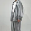 Gris oscuro