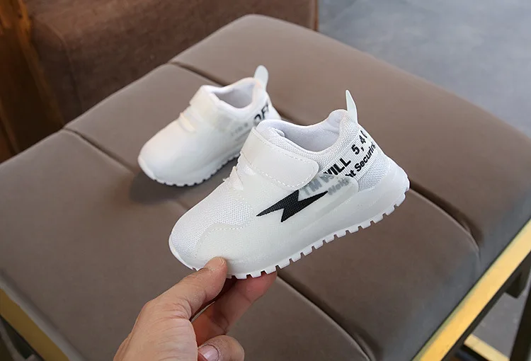 Высококачественная модная повседневная детская спортивная обувь для бега девочек и мальчиков кроссовки Детская светодиодная с подсветкой