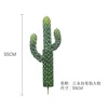 Cactus de tres cabezas y pelo blanco.