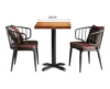Une table et deux chaises-table carrée 60x60 cm-2 chaises