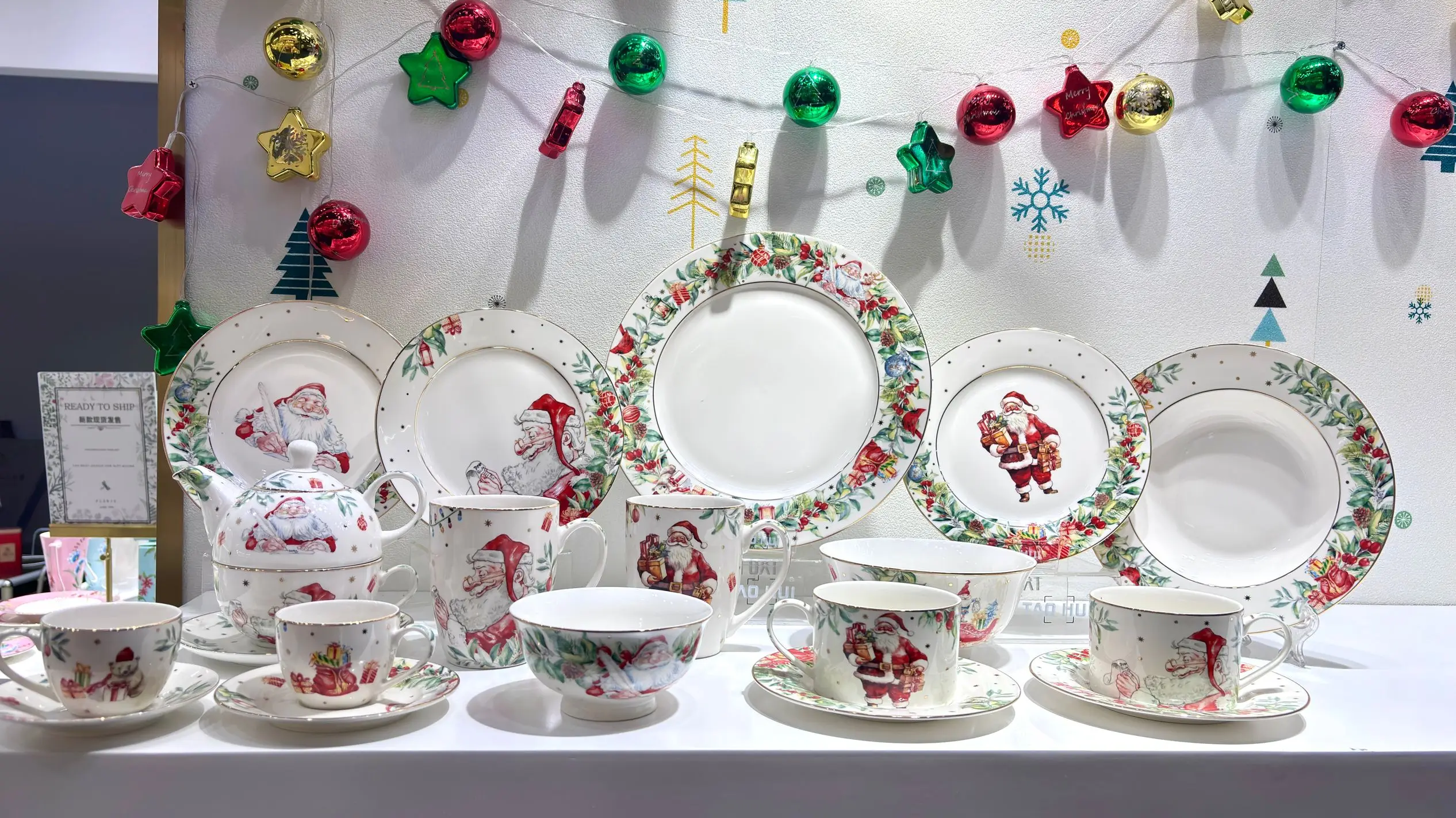 Christmas Plates and Bowls Set for 4, Porcelain Dinnerware Sets for Festive Holiday Meals and Family Gatherings details