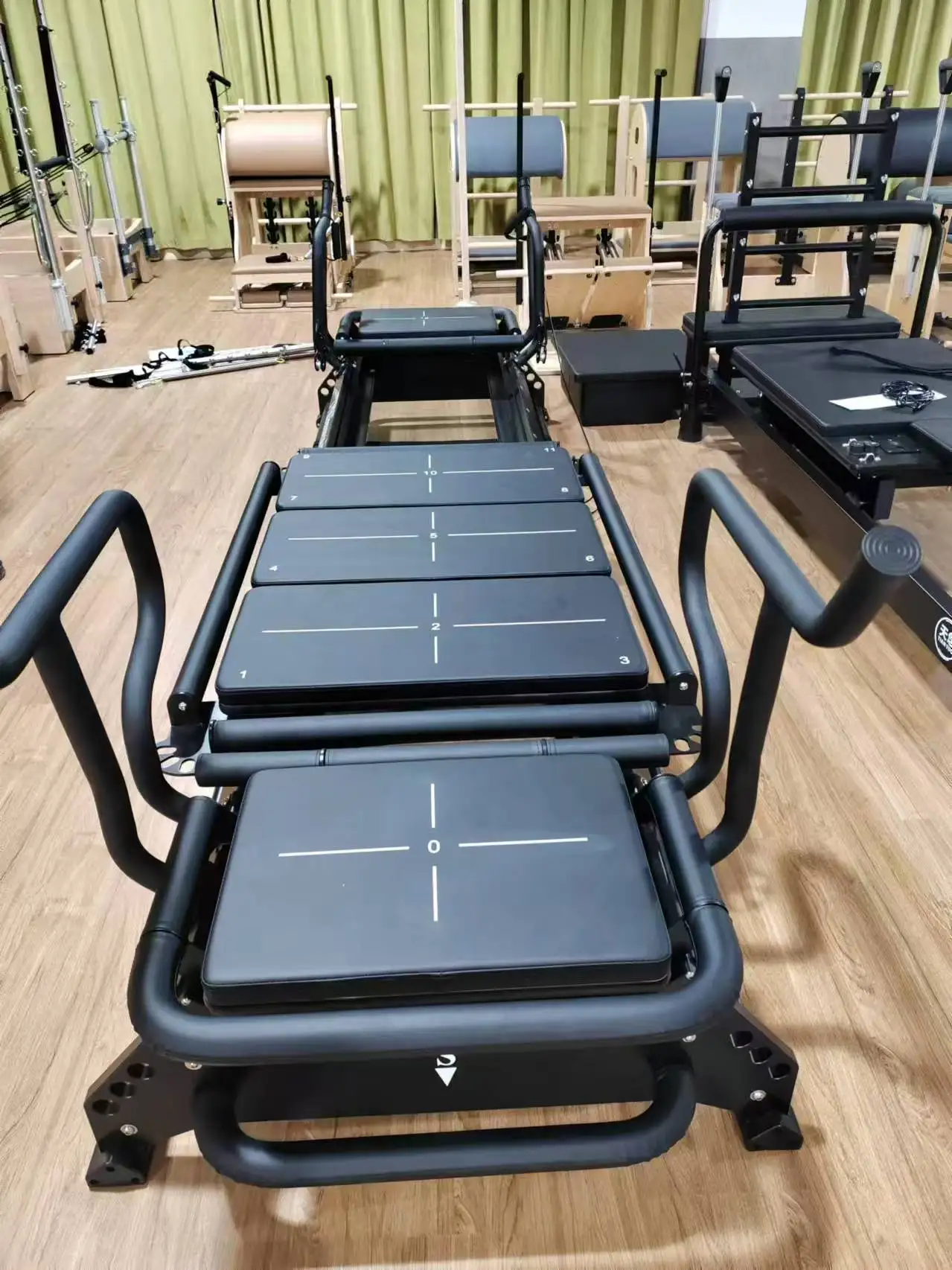 Luxury Adjustable Durable Megaformer Pilates Reformer Bed Equipment Workout  Studio Gym Exercise Aluminum Megaformer - Main Image