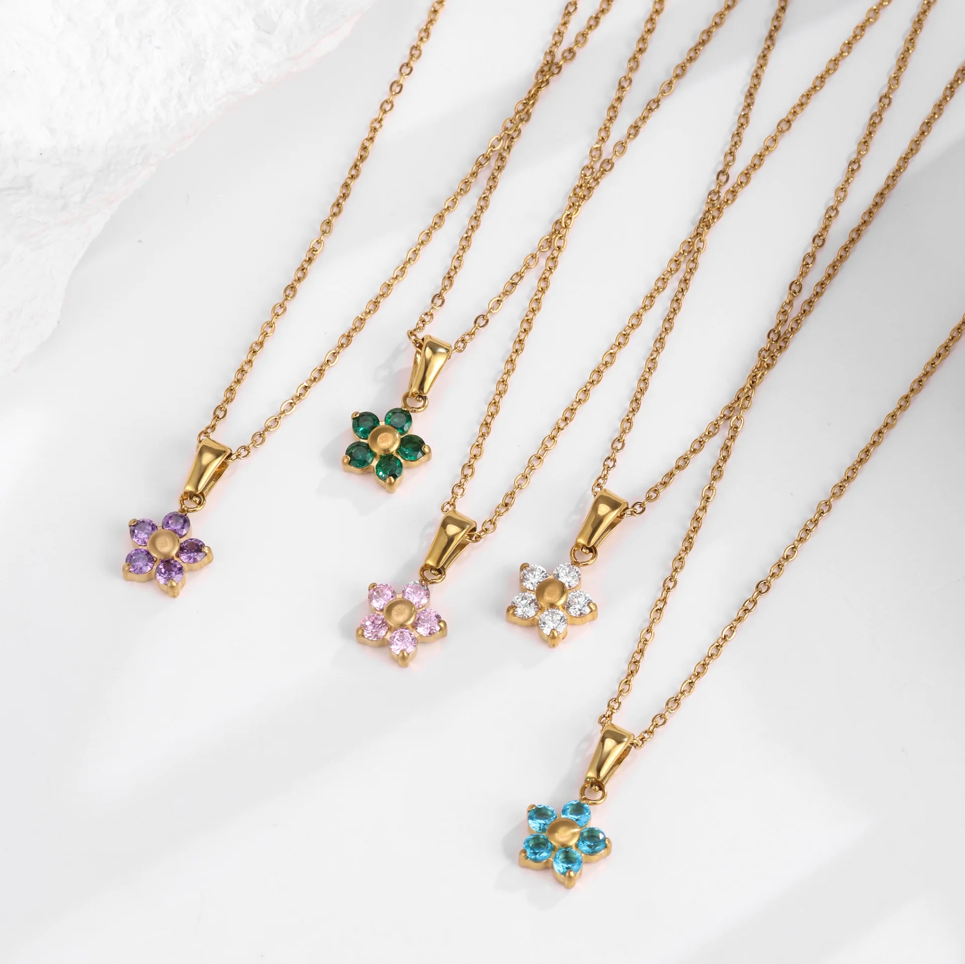 Elegant Zircon Flower Pendant Necklace