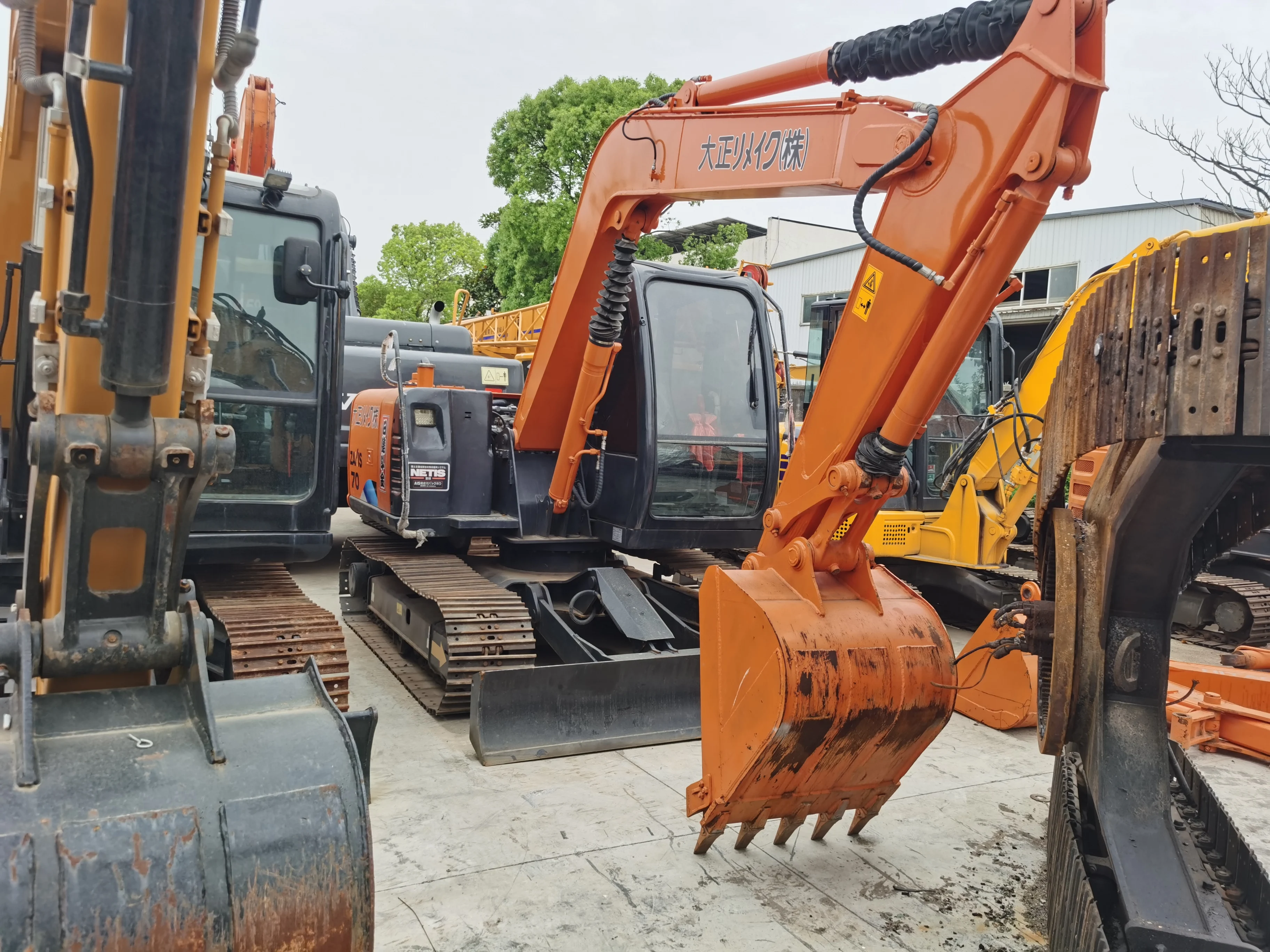 Used HITACHI ZX70 Mini Crawler Excavator with Dozer Blade Second-hand 7ton Hydraulic Digger