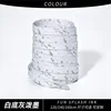 หมึกสีเทากระเซ็นบนพื้นหลังสีขาว