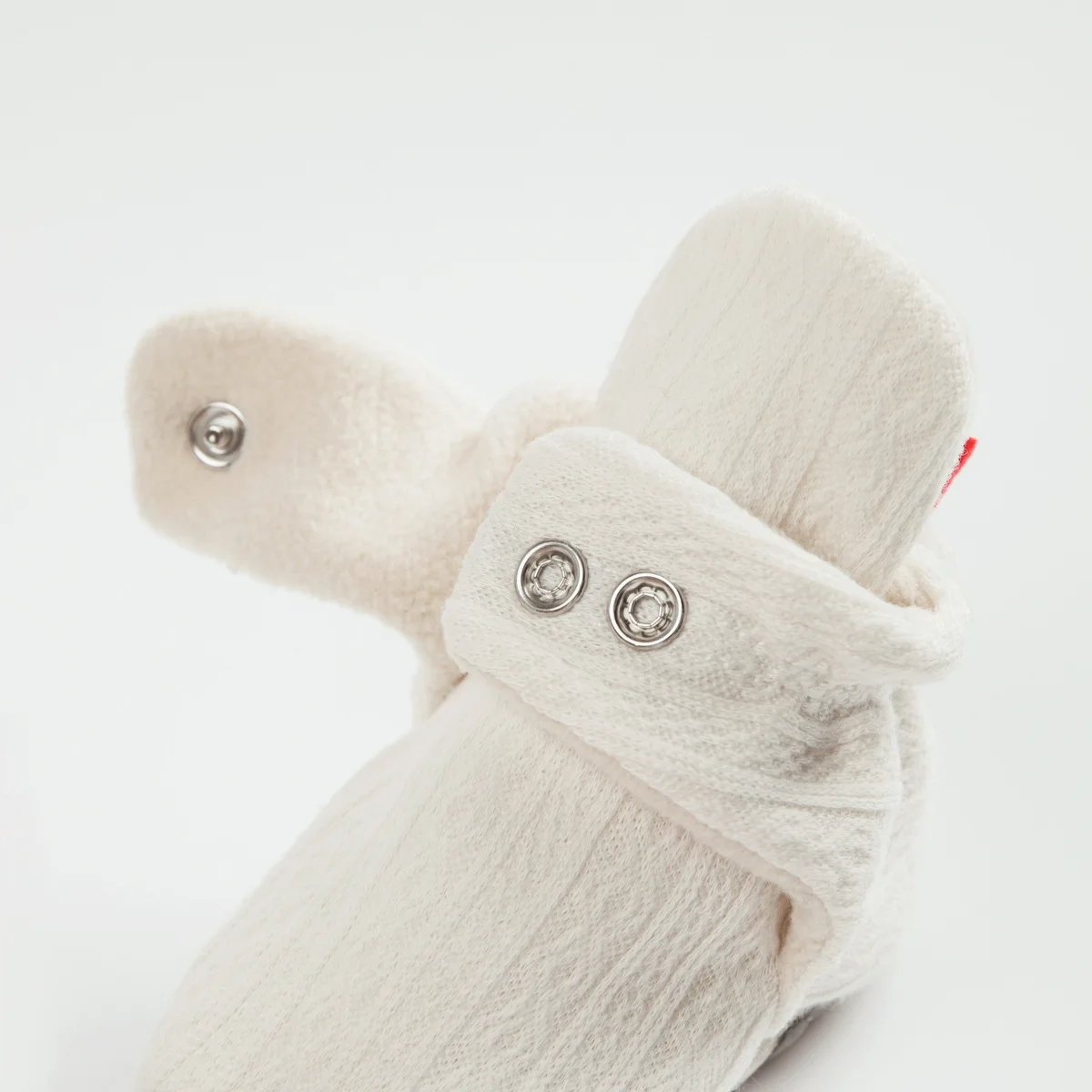 Hot Selling Newborn Infant Baby Booties Soft Soled Sneakers for Boys Girls Anti-Slippery Fashion Trend for Spring Autumn Winter supplier