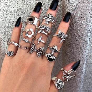 17KM Punk Gothic Heart Black Dice Ring set Vintage Spades Funny Animal Bee Skull Rings for Women Jewelry Set