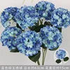 ไฮเดรนเยียสีน้ำเงินพร้อมใบ